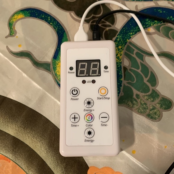 Rejuven LED Mask - Picture 3 of 6